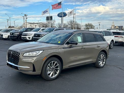New 2025 Lincoln Corsair Grand Touring image 3