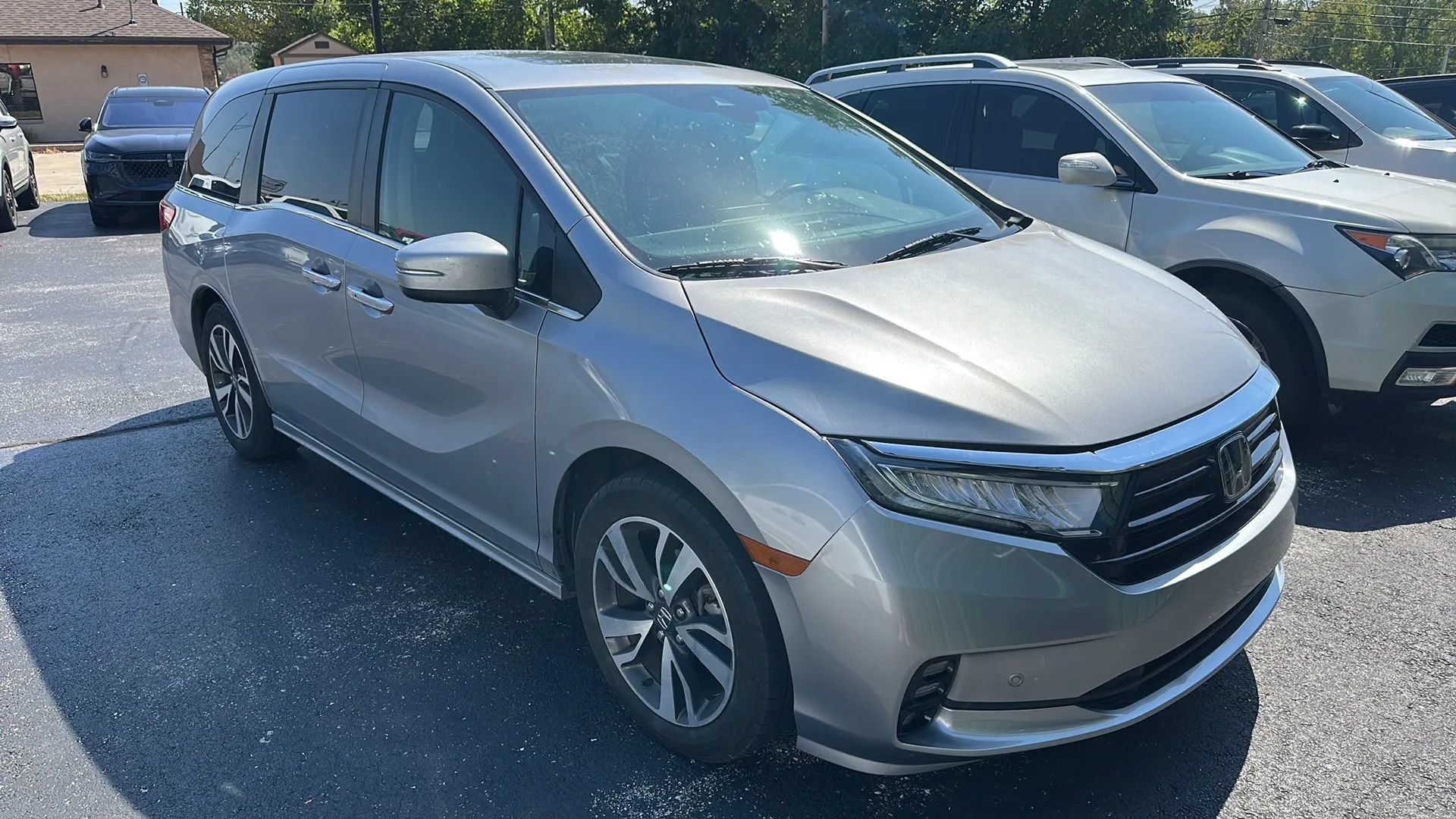 Used 2023 Honda Odyssey Touring image 2