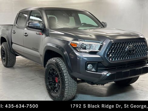 Used 2019 Toyota Tacoma TRD Off-Road AWD/4WD image 7