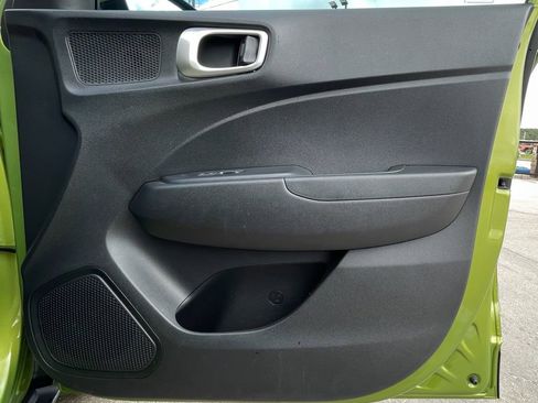 Used 2020 Hyundai Venue SEL FWD image 35