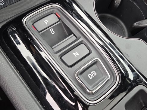 Used 2025 Honda Pilot TrailSport image 8