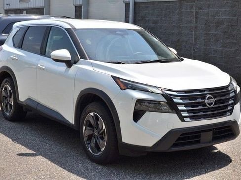 Used 2024 Nissan Rogue SV AWD/4WD image 2