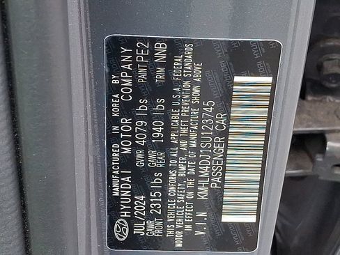 Used 2025 Hyundai Elantra SEL FWD image 28