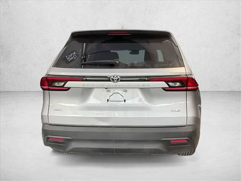 Used 2025 Toyota Grand Highlander XLE image 10