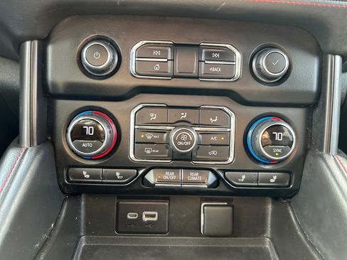 Used 2021 Chevrolet Suburban RST w/ Luxury Package image 31