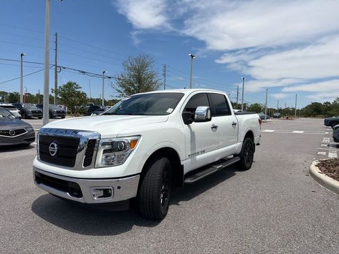Used 2018 Nissan Titan SL AWD/4WD image 3