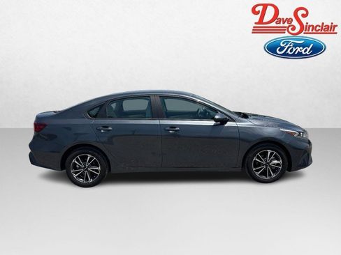 Used 2023 Kia Forte LXS w/ LXS Technology Package FWD image 5