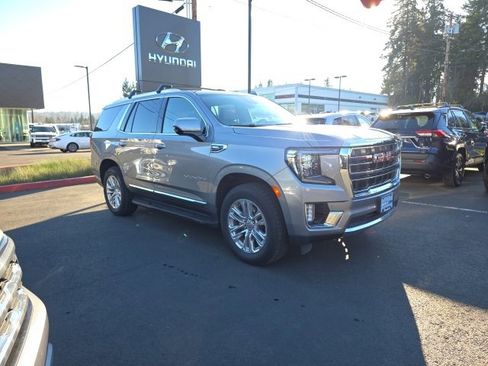 Used 2023 GMC Yukon SLT image 2