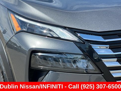 Used 2025 Nissan Rogue S FWD image 44
