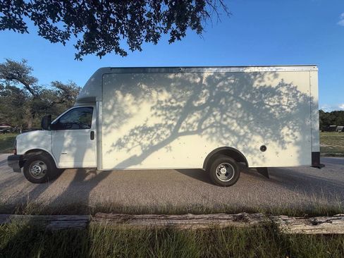 Used 2022 Chevrolet Express 3500 w/ Power Convenience Package RWD image 4