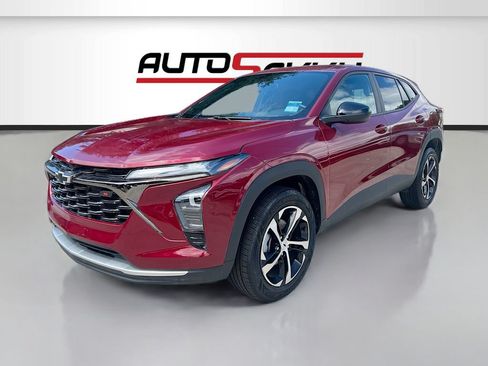 Used 2025 Chevrolet Trax RS w/ Driver Confidence Package FWD image 3