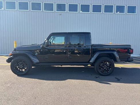 Used 2024 Jeep Gladiator Sport image 5