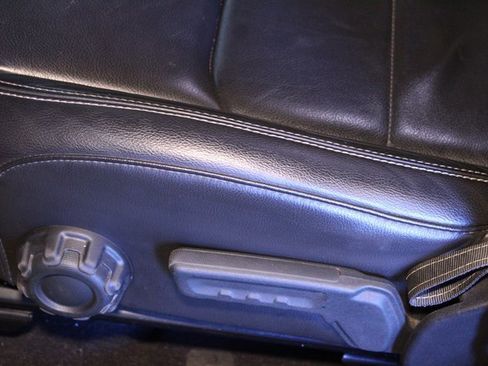 Used 2018 Jeep Wrangler Unlimited Sahara w/ Uconnect 4C Nav & Sound Group image 12