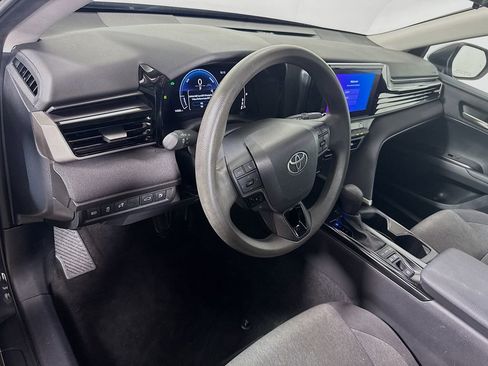 Used 2025 Toyota Camry LE image 9