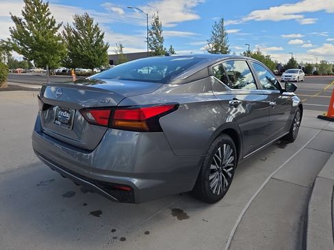 Used 2024 Nissan Altima 2.5 SV FWD image 4