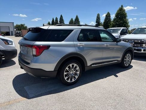 Used 2025 Ford Explorer Active w/ Active Comfort Package AWD/4WD image 5