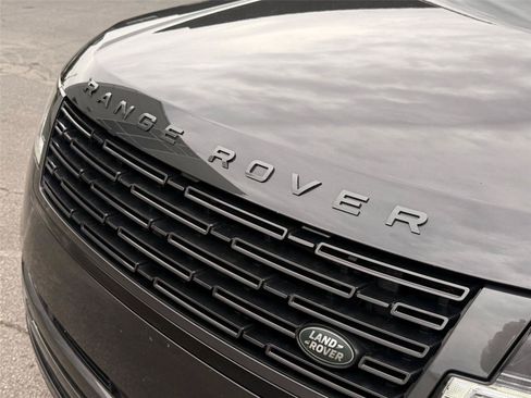 Used 2025 Land Rover Range Rover SE AWD/4WD image 10