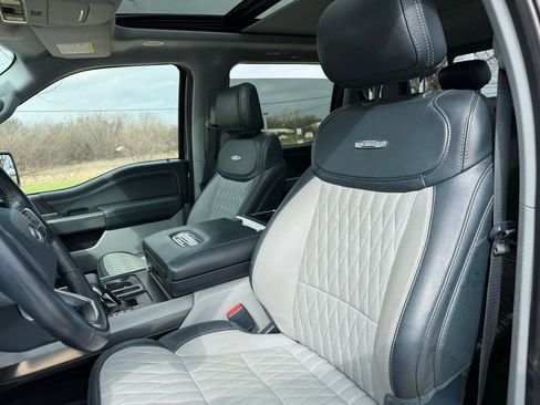 Used 2022 Ford F150 Limited image 11