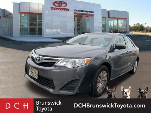 Used 2014 Toyota Camry LE image 1