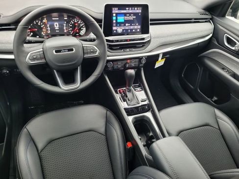 New 2026 Jeep Compass Latitude image 9