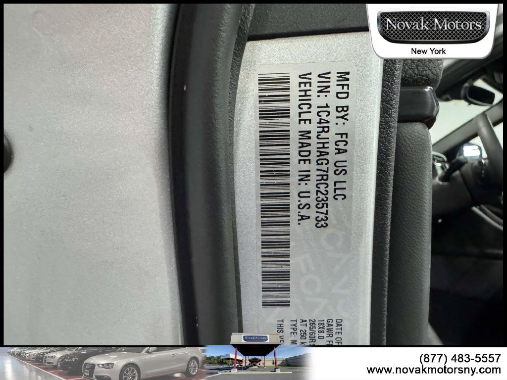 Used 2024 Jeep Grand Cherokee Laredo X AWD/4WD image 20