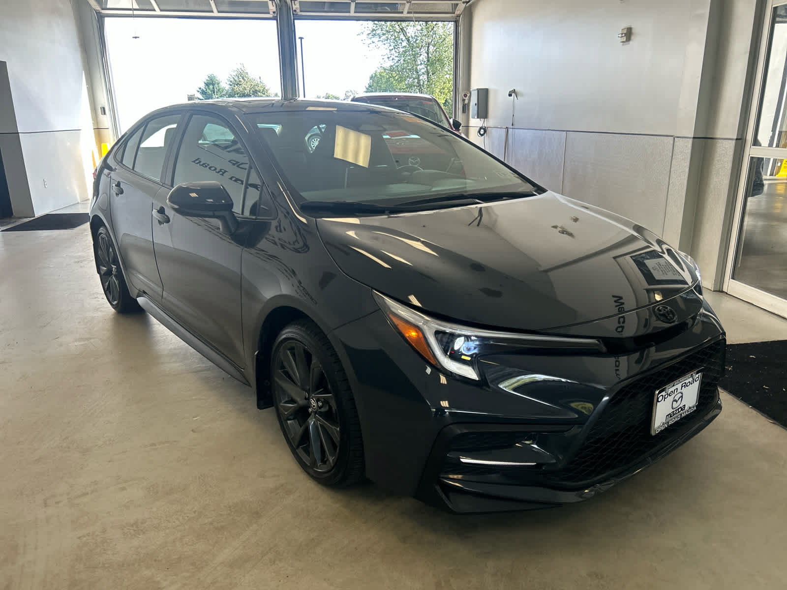 Used 2025 Toyota Corolla SE w/ SE Premium Package FWD image 8