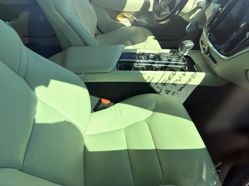 Used 2019 Volvo S60 T5 Momentum w/ Premium Package FWD image 6