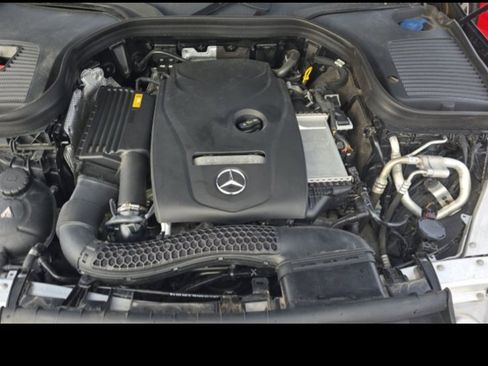 Used 2018 Mercedes-Benz GLC 300 w/ Premium Package image 24