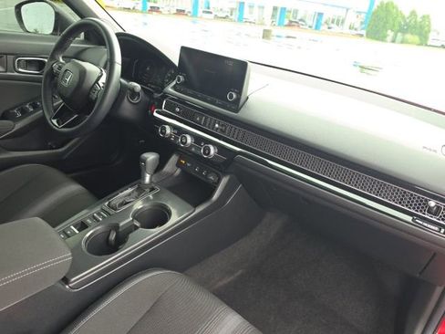 Used 2025 Honda Civic Sport image 17