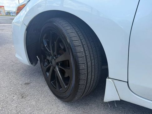 Used 2017 Nissan Altima 2.5 SR w/ Midnight Edition Package FWD image 14