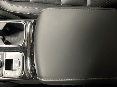 Used 2024 Kia Telluride EX w/ EX Captain's Chair Package AWD/4WD image 20
