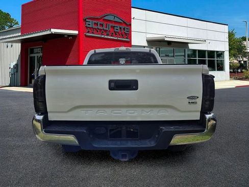 Used 2017 Toyota Tacoma SR5 w/ Tow Package RWD image 3