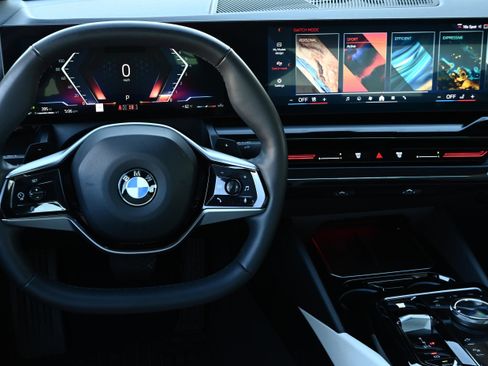 Certified 2024 BMW 530i 530i w/ Convenience Package image 12