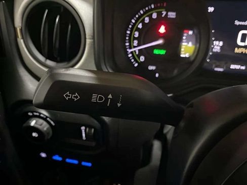 Used 2024 Jeep Wrangler Unlimited w/ Convenience Group AWD/4WD image 37