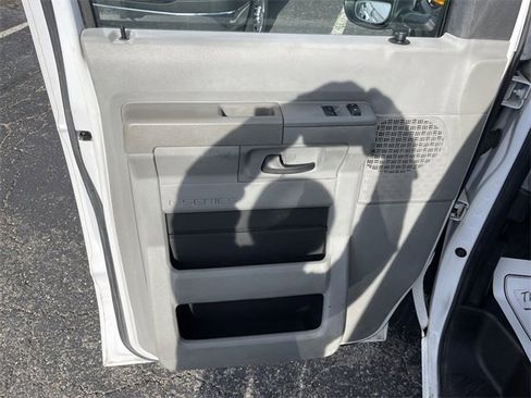 Used 2014 Ford E-350 and Econoline 350 Super Duty w/ Power Group image 3