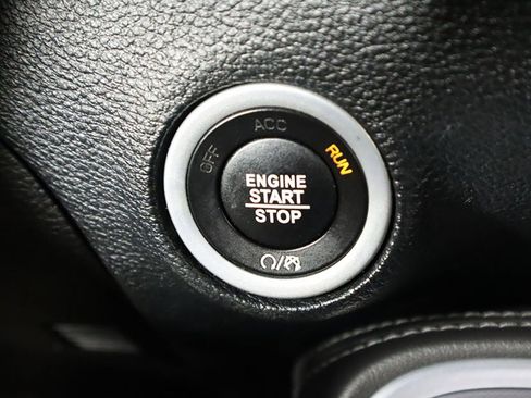 Used 2019 Dodge Challenger SXT image 27