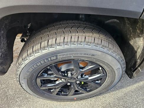 New 2026 Jeep Grand Cherokee Altitude image 5