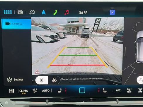 Used 2025 Volkswagen Tiguan SE R-Line image 12