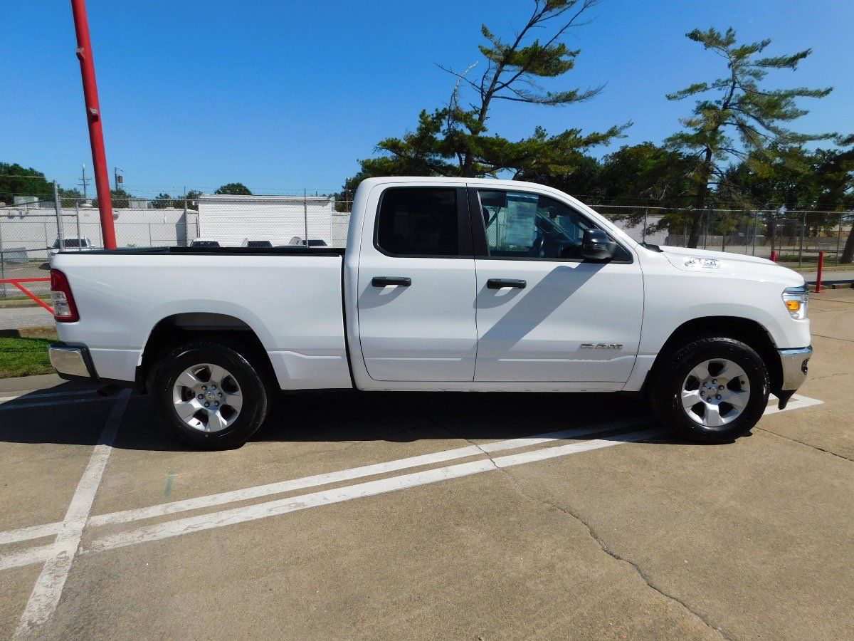 Used 2024 RAM 1500 Big Horn AWD/4WD image 2
