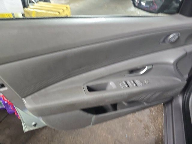 Used 2024 Hyundai Elantra SEL FWD image 15