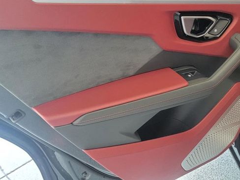 Used 2020 Lamborghini Urus AWD/4WD image 10