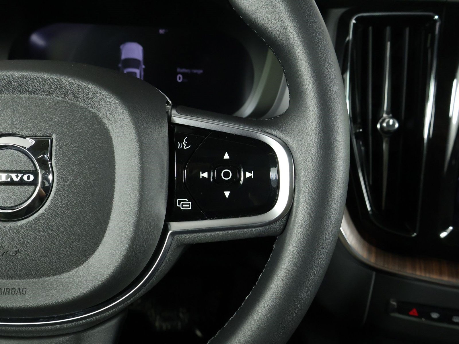 Certified 2023 Volvo XC60 T8 Plus AWD/4WD image 11