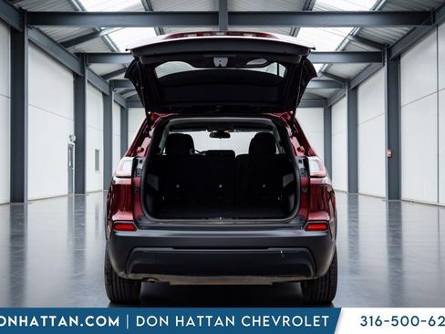 Used 2019 Jeep Cherokee Latitude w/ Popular Appearance Group FWD image 24