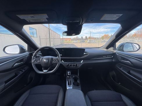 Used 2025 Buick Envista Preferred image 31