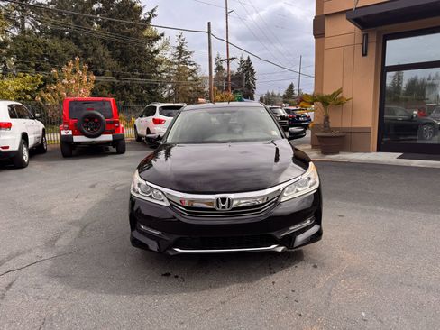 Used 2017 Honda Accord EX image 2