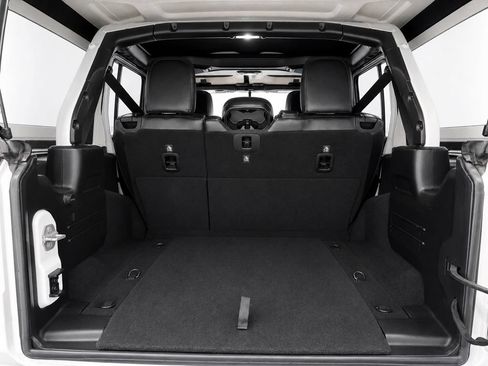 Used 2018 Jeep Wrangler Unlimited Rubicon w/ Safety Group AWD/4WD image 12