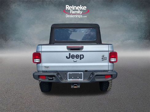 Used 2023 Jeep Gladiator Willys image 6