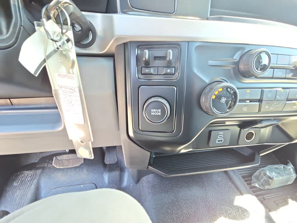 New 2025 Ford F350 XL w/ XL Chrome Package RWD image 38