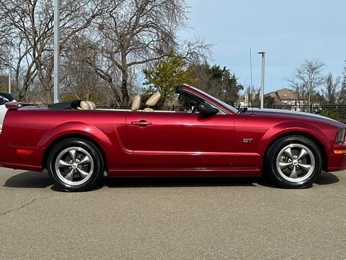 Used 2005 Ford Mustang GT Premium image 3