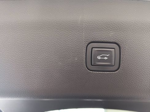 Used 2023 Buick Enclave Avenir w/ Avenir Technology Package AWD/4WD image 16